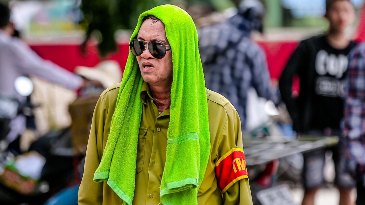 Hanoians attempt to cope with heat as temperatures up to 50 degrees Celsius